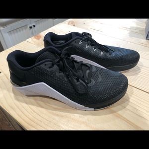 Womens Nike Metcons size 11